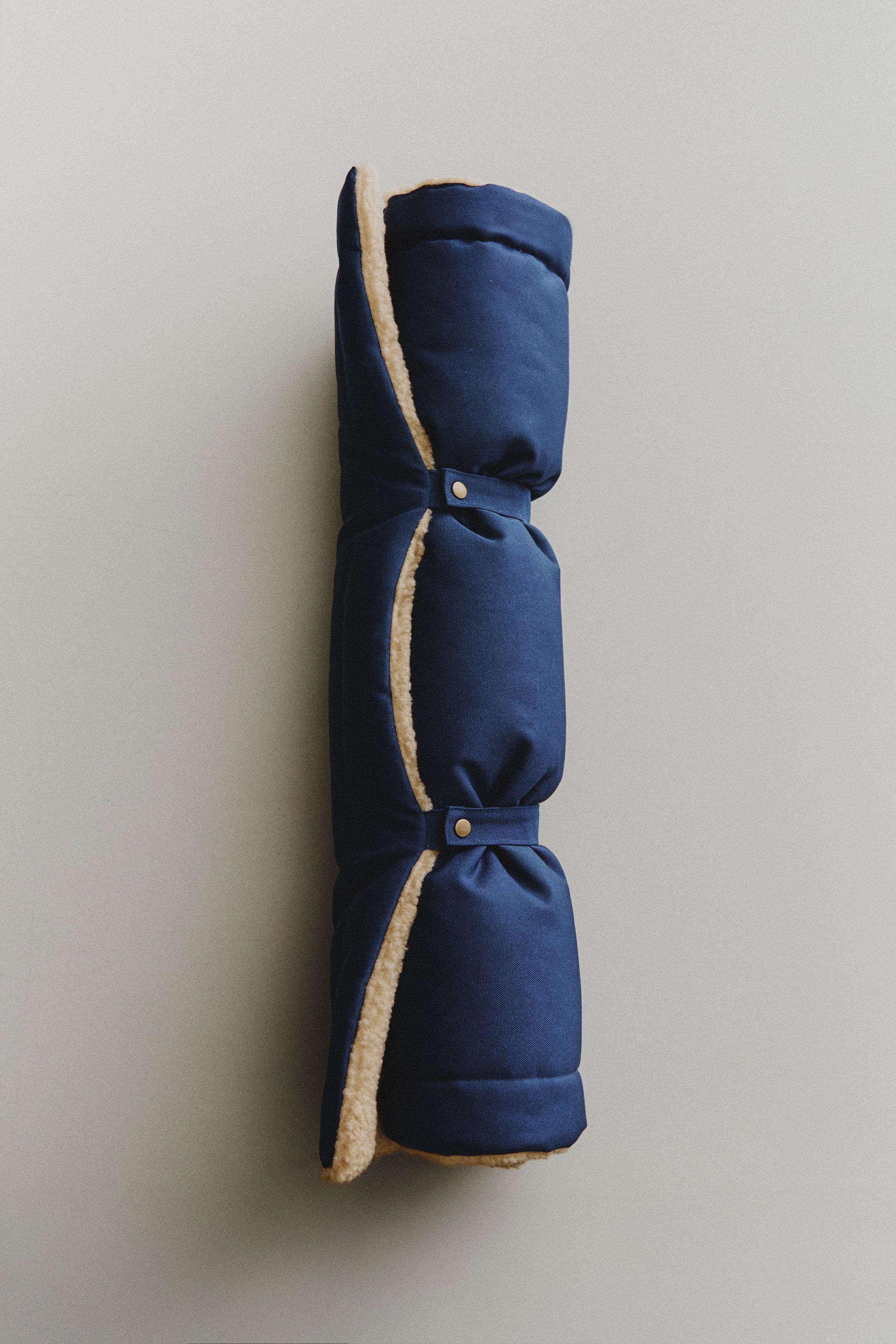 ROLL-UP PET FLOOR BLANKET